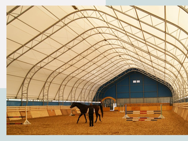 Строительство конных манежей в Мариинске